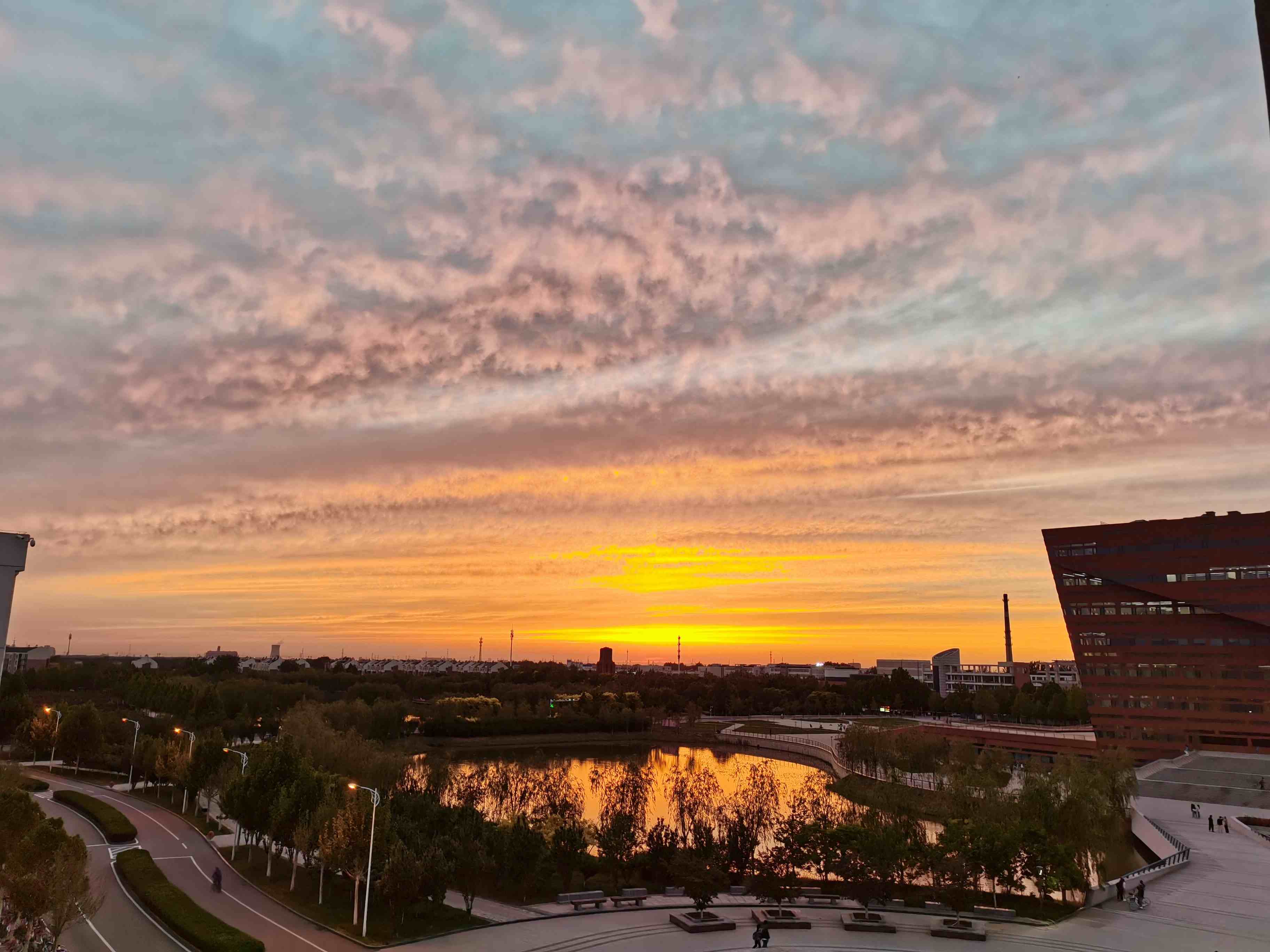 河工大夕阳.jpg