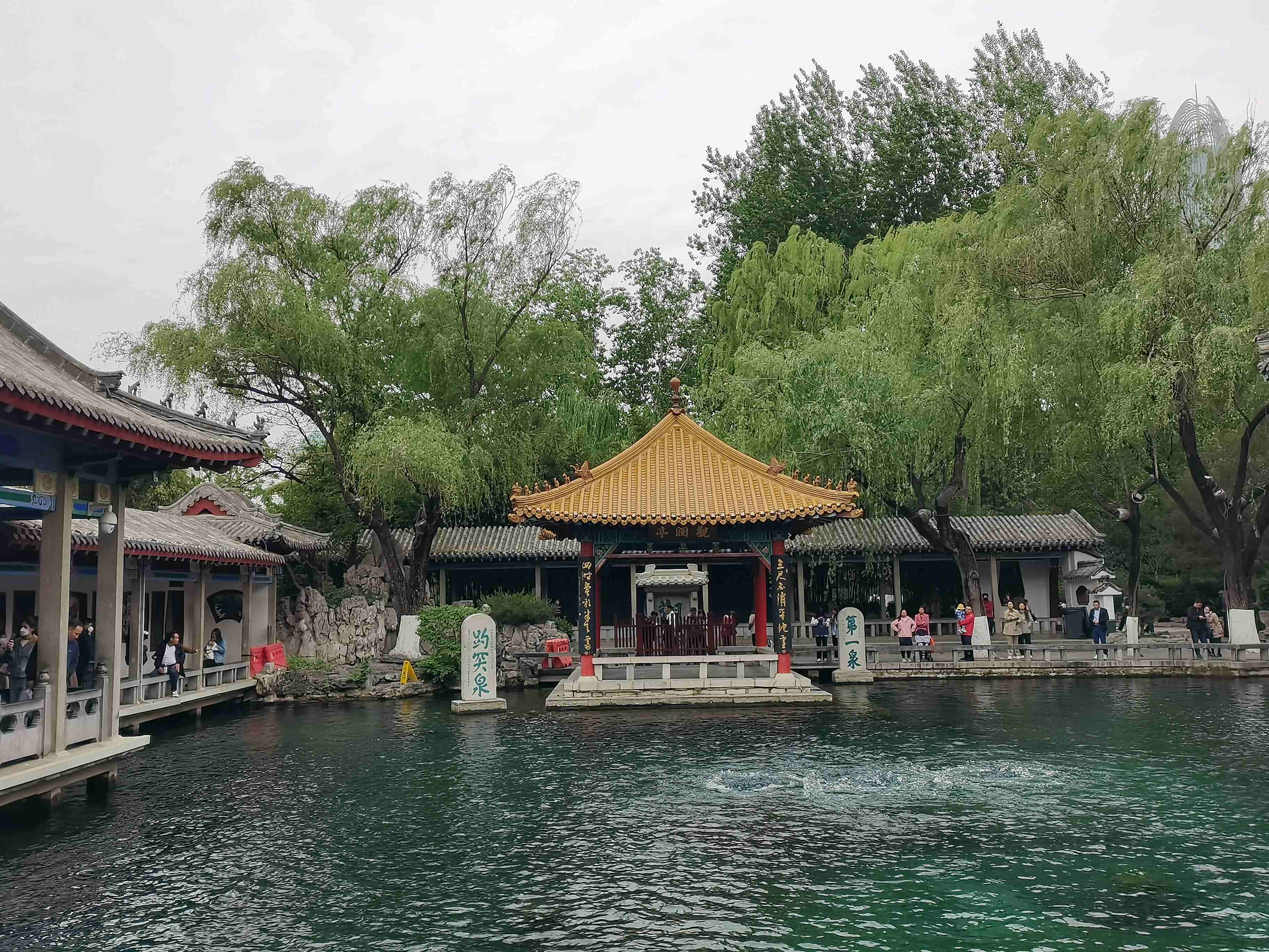 趵突泉.jpg